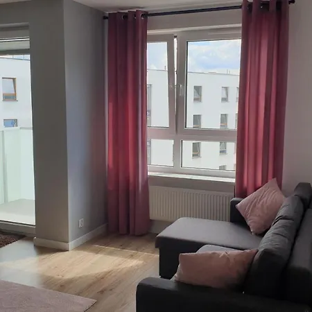 Nowoczesny Apartament Blisko Centrum Miasta アパート シェドルツェ